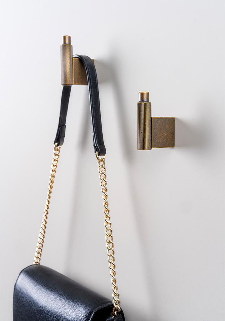 Zamak wall hook ARPA 7035 | Viefe