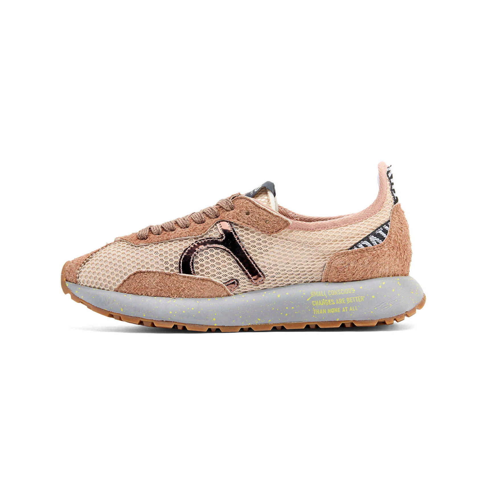 Zapatilla Urbana con Textura de Rejilla y Tonos Tierra duuo SENSEI YETI 140