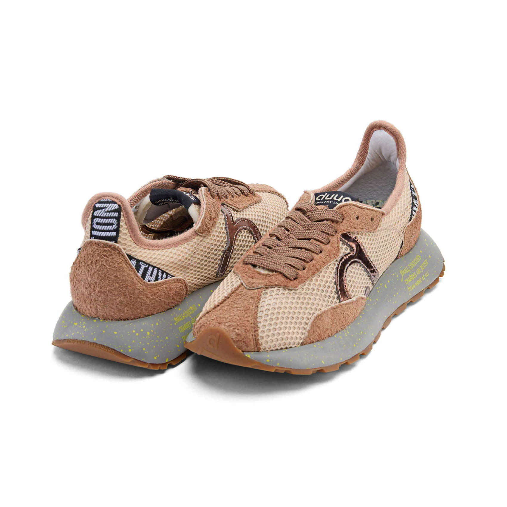 Zapatilla Urbana con Textura de Rejilla y Tonos Tierra duuo SENSEI YETI 140