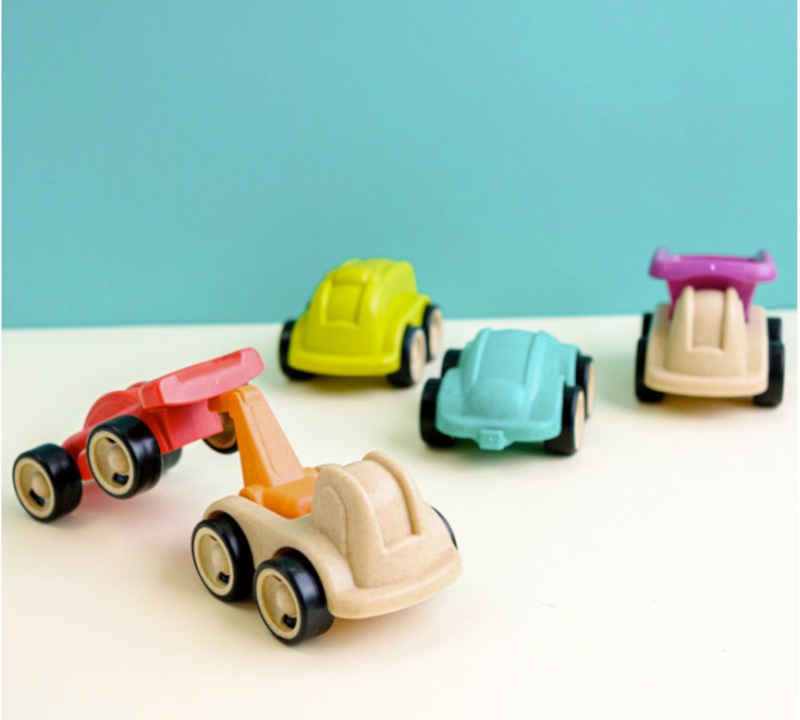 conjunto de vehículos de material reciclado