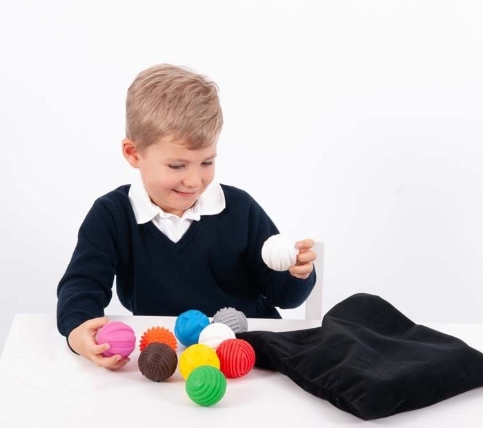 Juego de pelotas sensoriales con bolsa