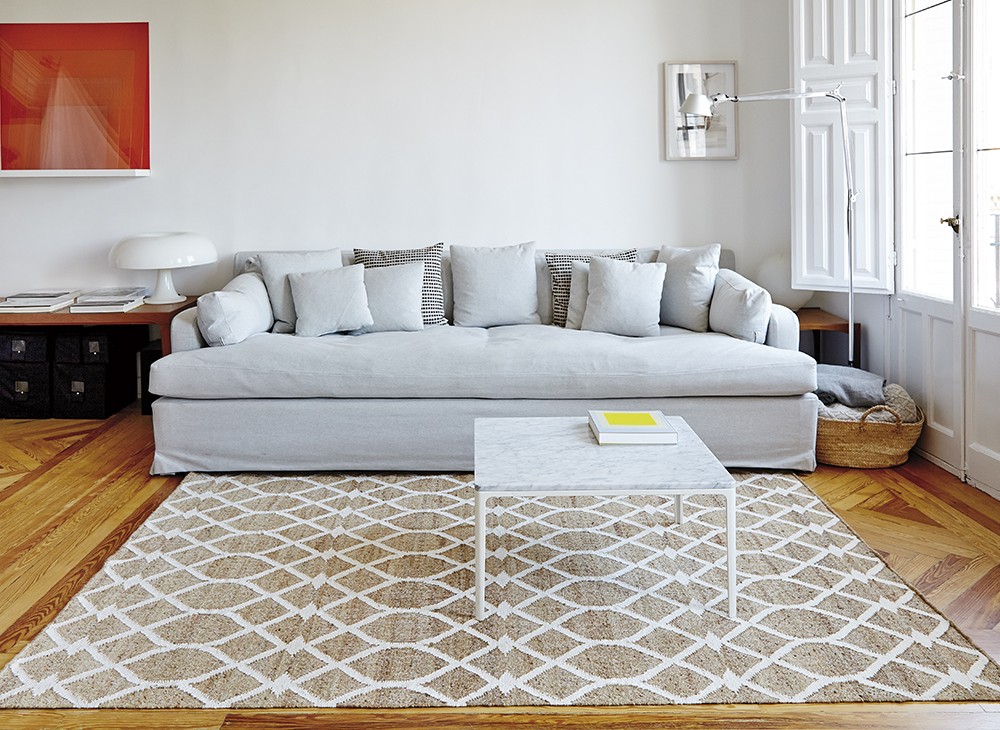 GAN | Kilim Rodas in white