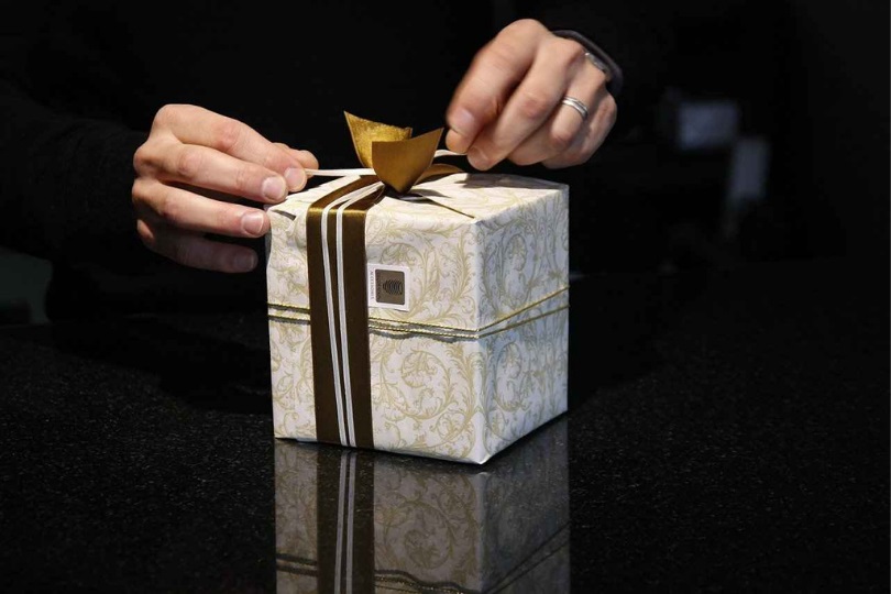 Maneras de hacer lazos para envolver regalos