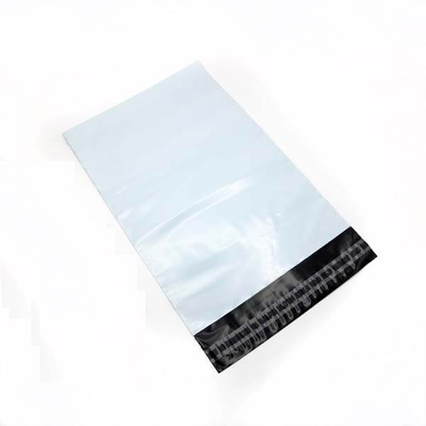Sobres y bolsas de plástico para envíos de 450 x 550 + 50 mm.
