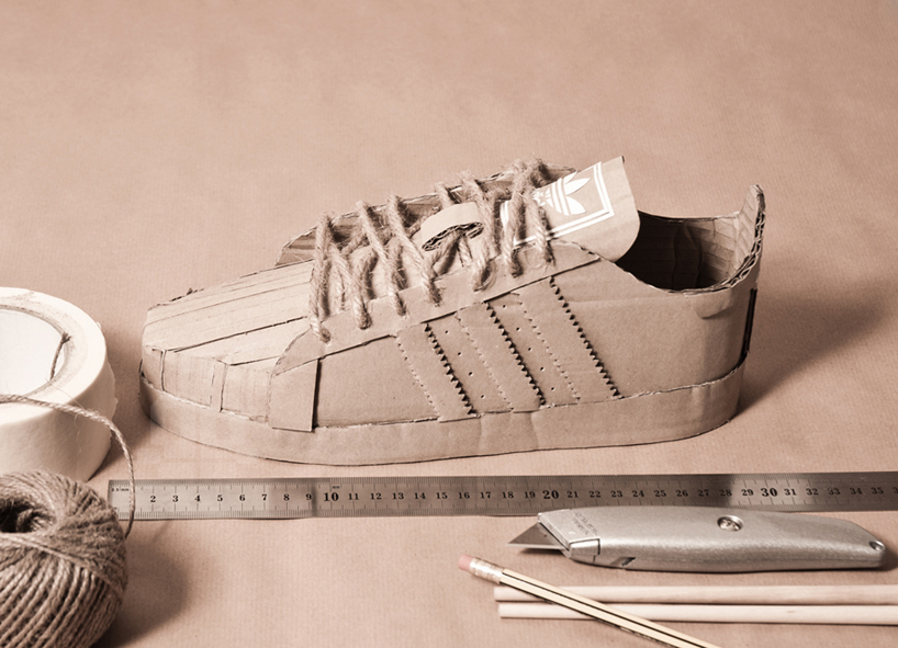 Zapatilla Adidas Originals hecha de cartón