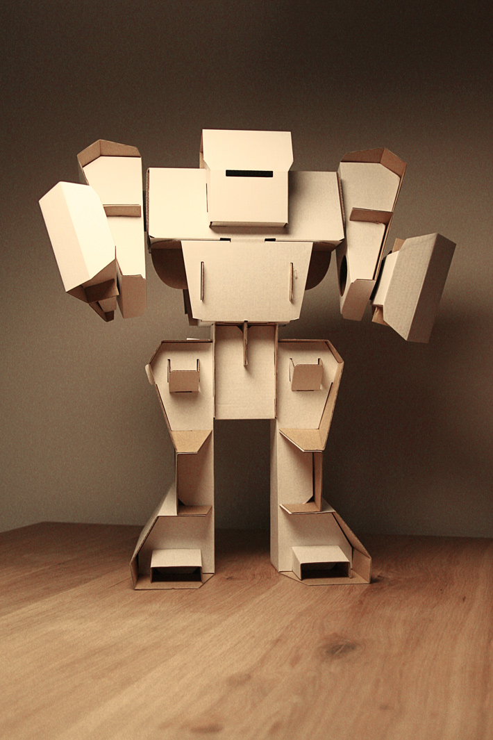 cardboard robot kartox2