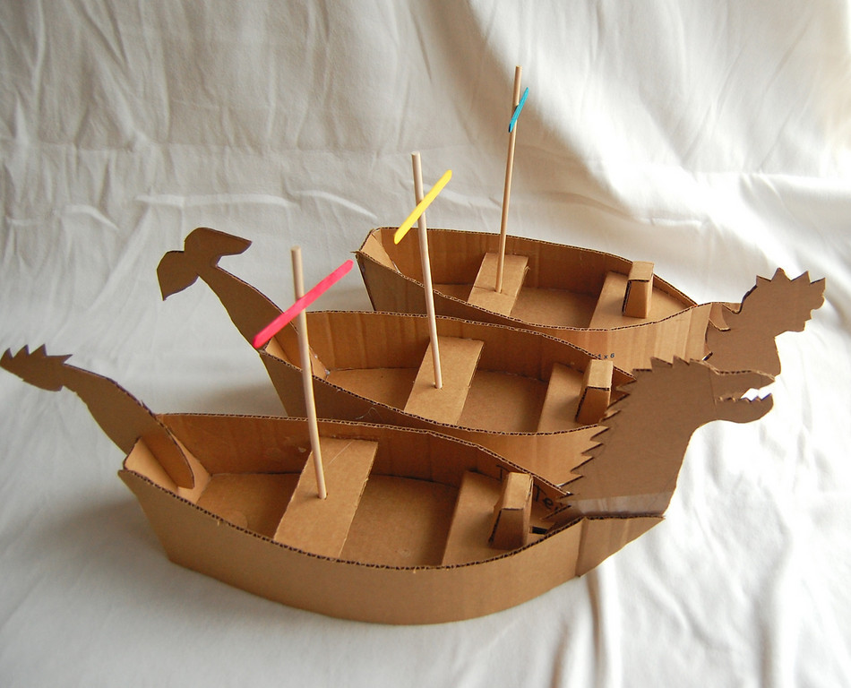 kartox-navegando-en-barco-de-carton-09