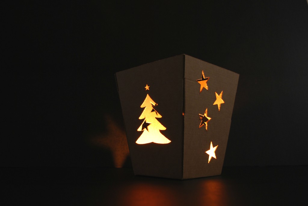 Portavelas de cartón decorativo Navidad iluminado
