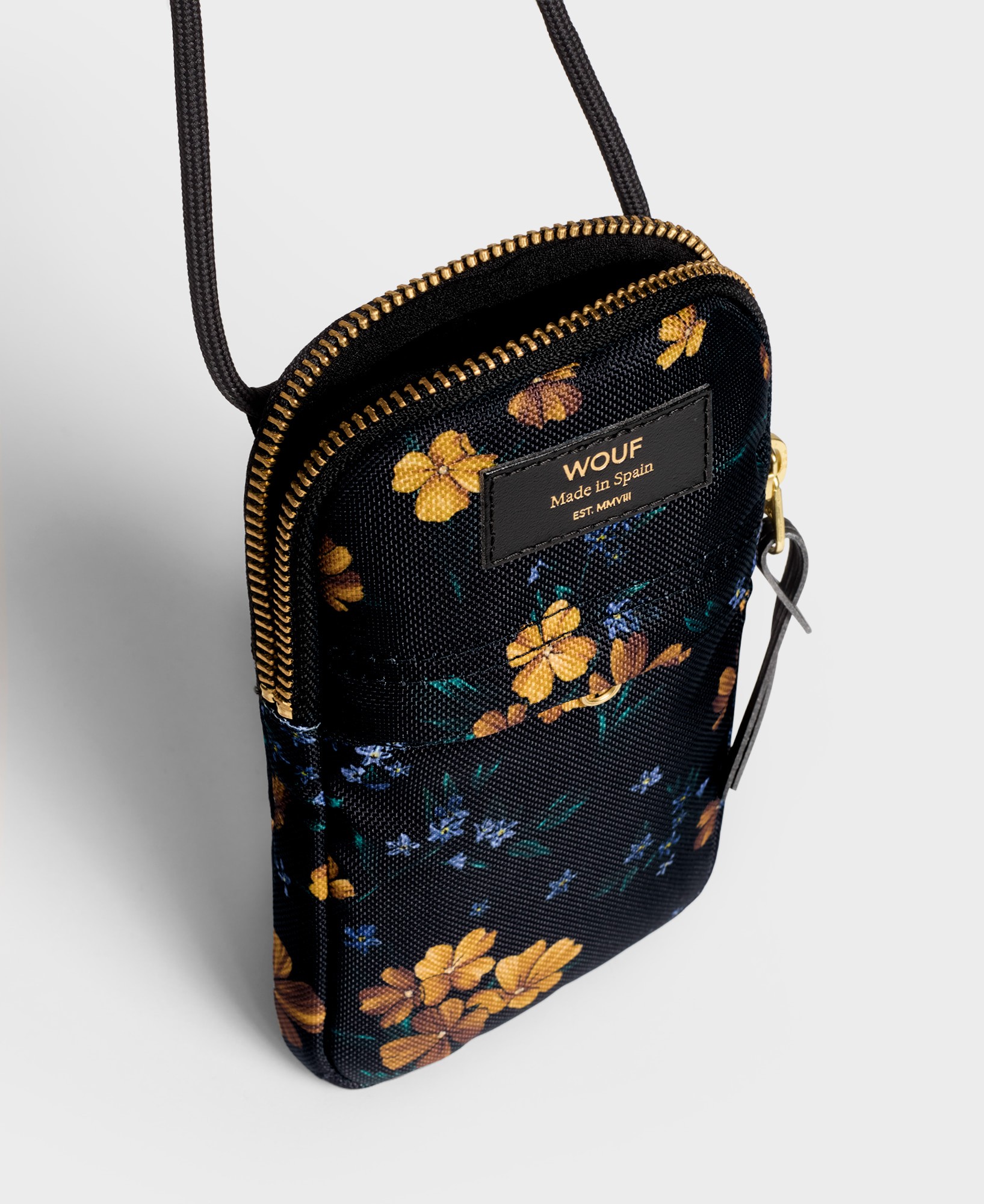 https://images.logicommerce.cloud/92/products/WOUF-PB220011-Phone-Bag-Adele-Detail_adl.jpg