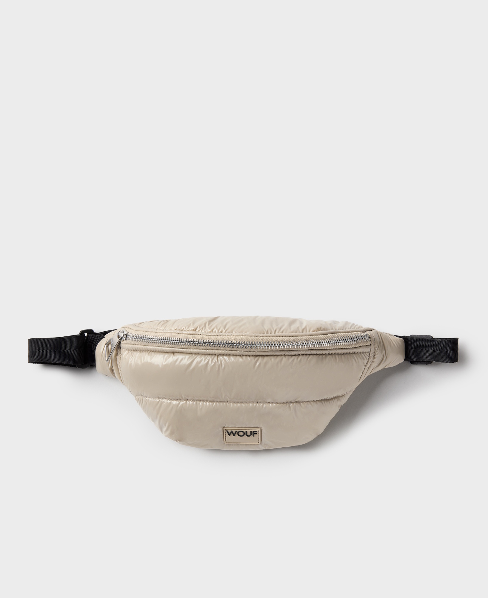 Front outlet waist bag